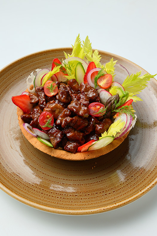 Kiub Daging Lembu Australia dengan Aneka Tart Sayuran