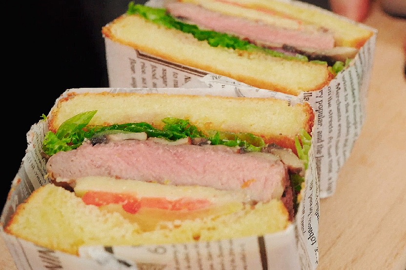 Sandwic Portobello & Daging Striploin Australia